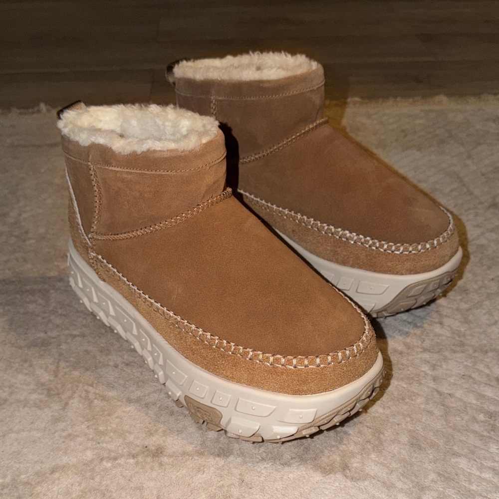UGG® All-Gender Venture Daze Ultra Mini Boot - Chestnut - Picture 1 of 8